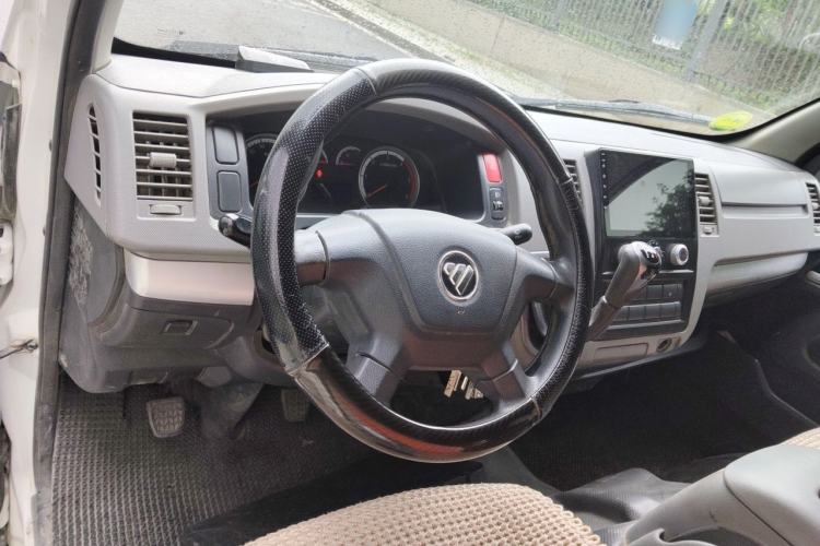 Used Foton Scenic G7 2021 2.0T Diesel Commercial Version Long Wheelbase High Roof 5-Seater Van D20TCIF1 Steering Wheel