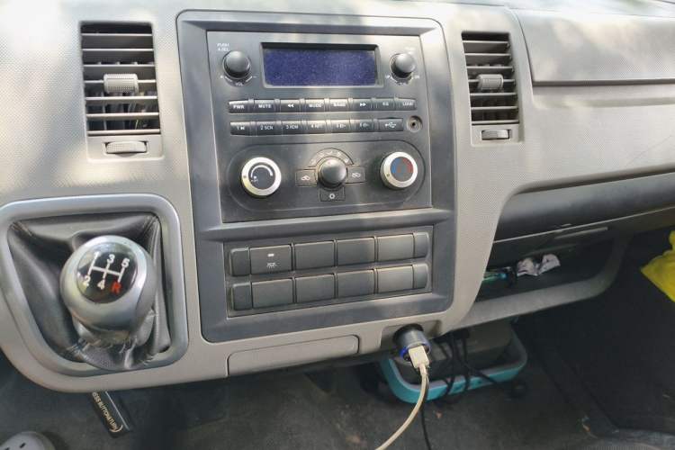 Used Foton Scenic G7 2022 2.4L Gasoline Commercial Version Long Wheelbase High-Roof Van 2 Seats 4K22D4M Audio And AC Panel