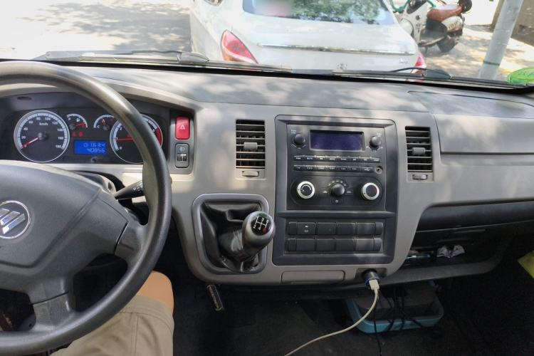 Used Foton Scenic G7 2022 2.4L Gasoline Commercial Version Long Wheelbase High-Roof Van 2 Seats 4K22D4M Center Console