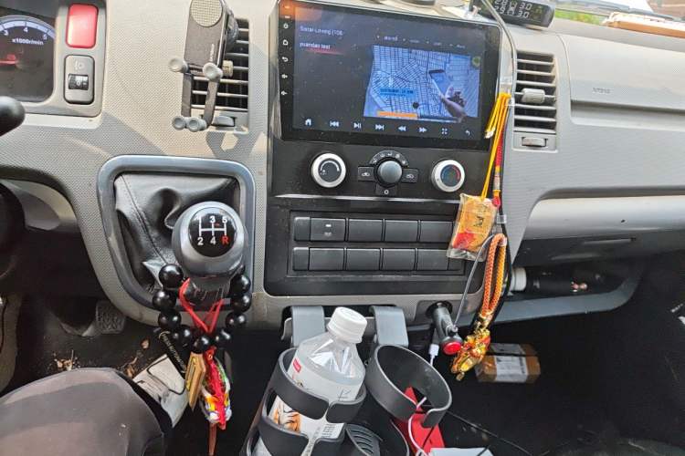 Used Foton Scenic G7 2022 2.4L Gasoline Commercial Version Long Wheelbase Low Roof Open-Window Design 6-Seater – 4K22D4M Audio And AC Panel