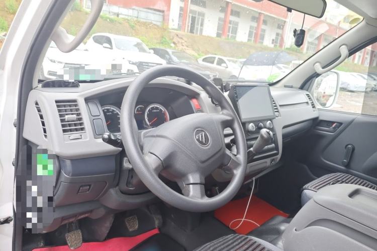 Used Foton Scenic G7 2022 2.4L Gasoline Commercial Version Short Wheelbase High-Roof Van 2 Seats Model 4K22D4M Center Console