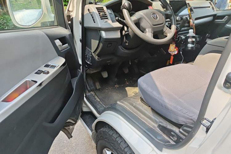 Used Foton Scenic G7 2022 2.4L Gasoline Commercial Version Long Wheelbase Low Roof Open-Window Design 6-Seater – 4K22D4M Driver Seat