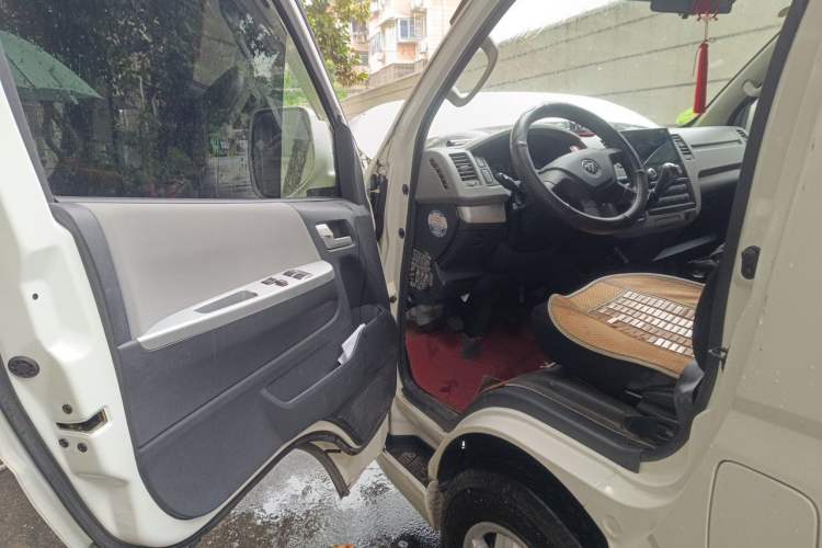 Used Foton Scenic G7 2022 2.4L Gasoline Commercial Version Short Wheelbase High Roof Clear Window 6-Seater – 4K22D4M Driver Seat