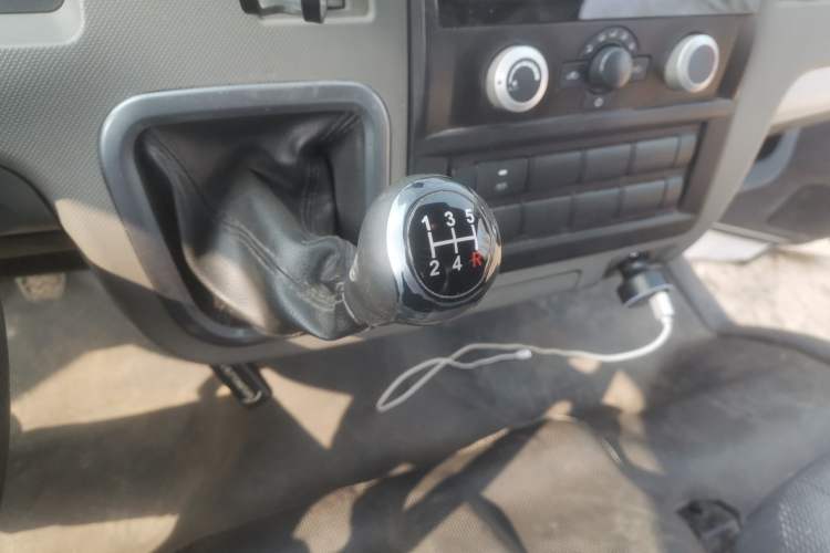 Used Foton Scenic G7 2022 2.4L Gasoline Commercial Version Long Wheelbase High-Roof Van 2 Seats 4K22D4M Gear Lever