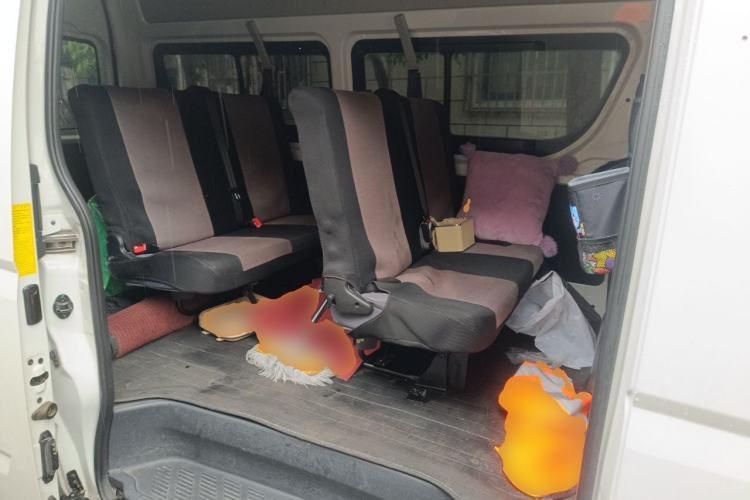 Used Foton Scenic G7 2022 2.4L Gasoline Commercial Version Short Wheelbase High Roof Clear Window 6-Seater – 4K22D4M Left Rear Seat