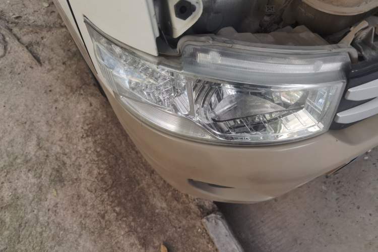 Used Foton Scenic G7 2022 2.4L Gasoline Commercial Version Long Wheelbase High-Roof Van 2 Seats 4K22D4M Right Front Headlight
