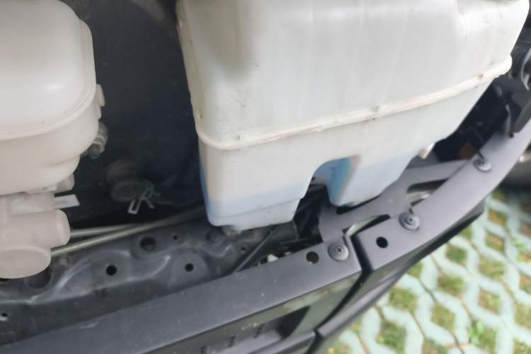Used Foton Scenic G7  Engine Bay Left