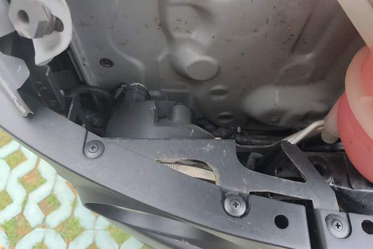 Used Foton Scenic G7  Engine Bay Right