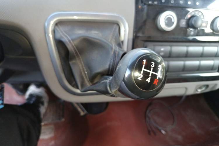 Used Foton Scenic G7 2023 2.4L CNG Commercial Version Long Wheelbase High-Roof Van with 2 Seats Gear Lever