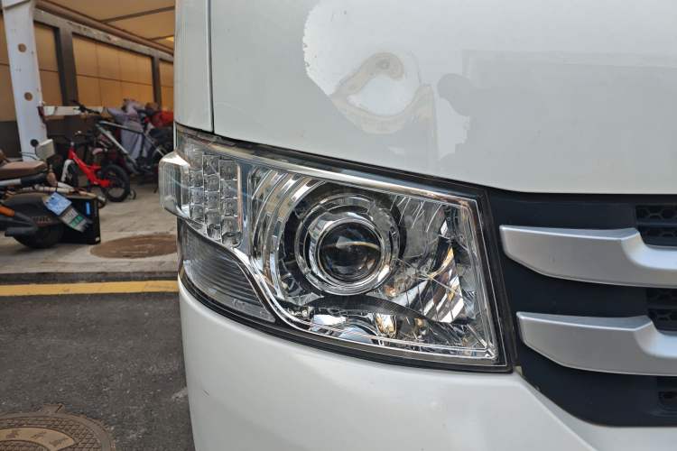 Used Foton Scenic G7 2023 2.4L CNG Commercial Version Long Wheelbase High-Roof Van with 5 Seats Right Front Headlight