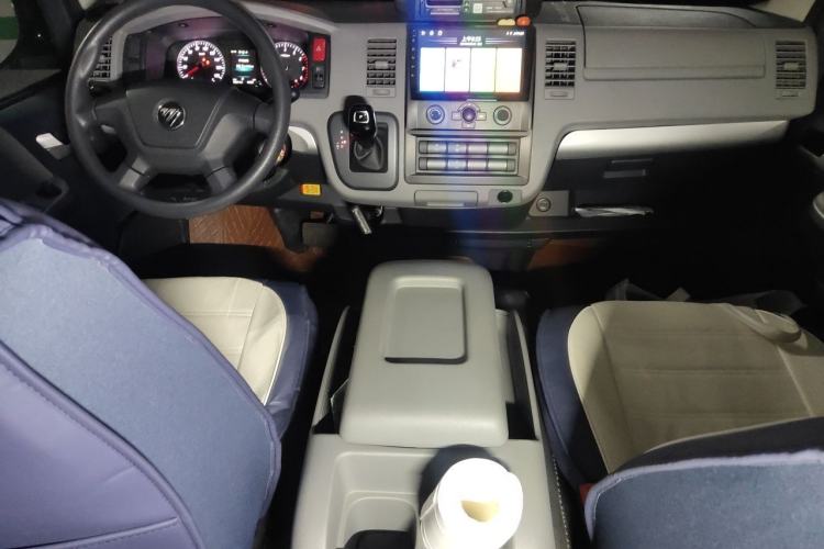 Used Foton Scenic G7 2024 Commercial Version 2.4L Gasoline Automatic Transmission Short Wheelbase Low Roof Open-Window Design 10-Seater Center Console