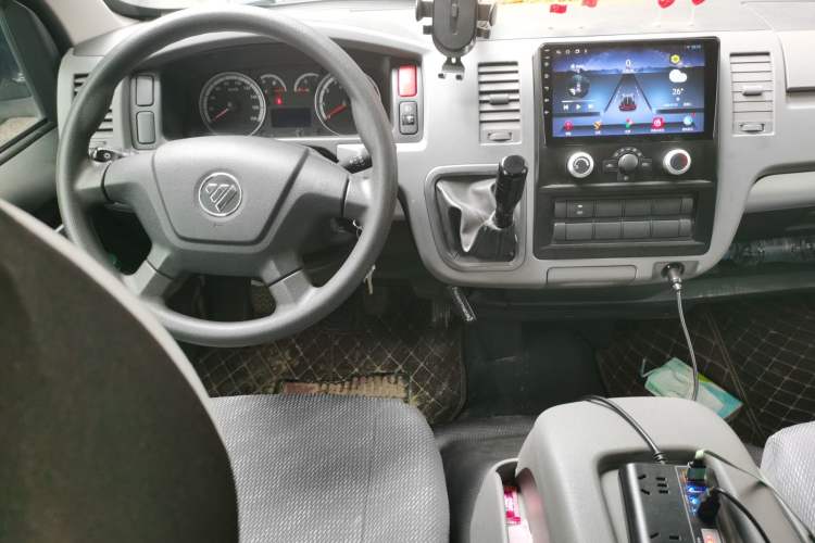 Used Foton Scenic G7 2024 Commercial Version 2.4L Gasoline Manual Transmission Short Wheelbase High Roof Open-Window Design 6-Seater Center Console