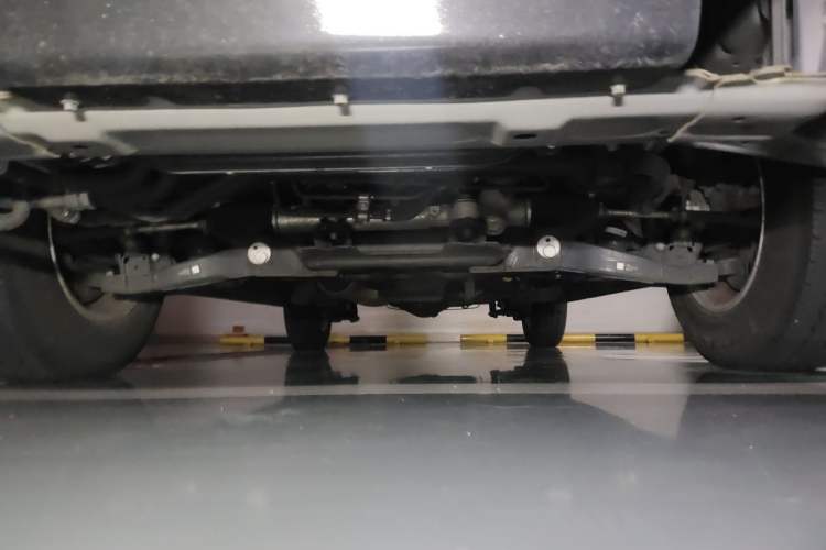 Used Foton Scenic G7 2024 Commercial Version 2.4L Gasoline Automatic Transmission Short Wheelbase Low Roof Open-Window Design 10-Seater Chassis Front