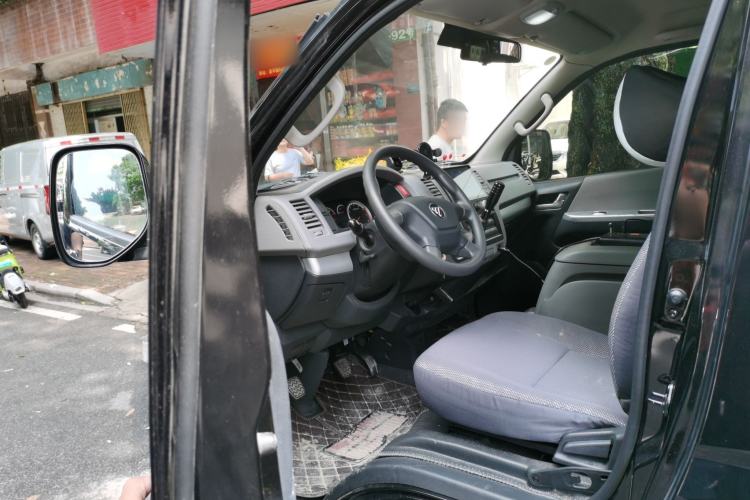 Used Foton Scenic G7 2024 Commercial Version 2.4L Gasoline Manual Transmission Short Wheelbase High Roof Open-Window Design 6-Seater Driver Seat