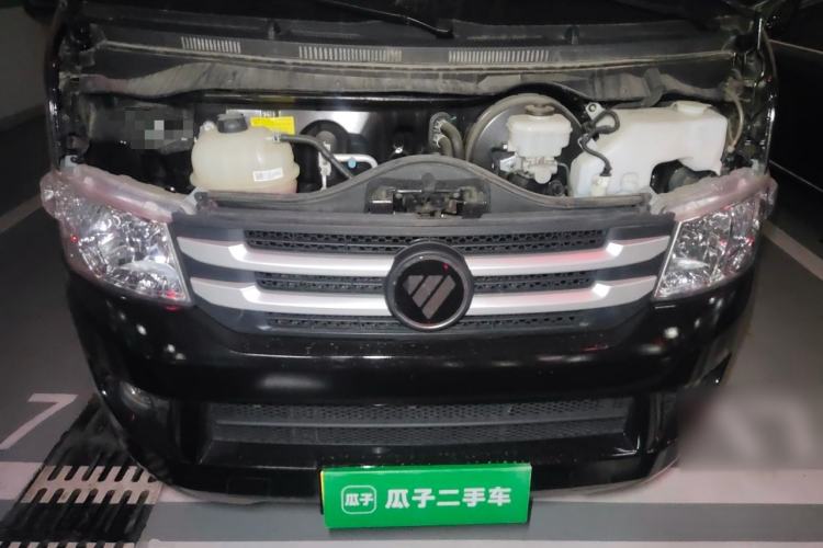 Used Foton Scenic G7 2024 Commercial Version 2.4L Gasoline Automatic Transmission Short Wheelbase Low Roof Open-Window Design 10-Seater Engine Bay
