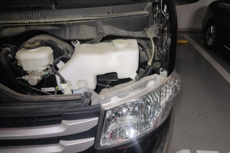 Used Foton Scenic G7 2024 Commercial Version 2.4L Gasoline Automatic Transmission Short Wheelbase Low Roof Open-Window Design 10-Seater Engine Bay Left