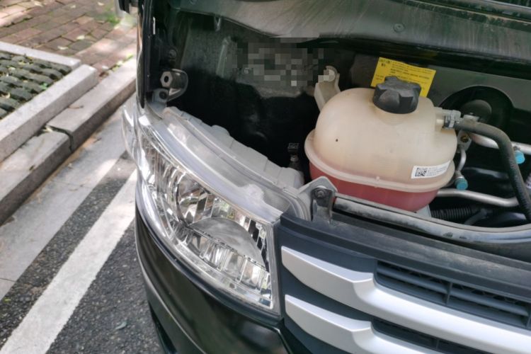 Used Foton Scenic G7 2024 Commercial Version 2.4L Gasoline Manual Transmission Short Wheelbase High Roof Open-Window Design 6-Seater Engine Bay Right