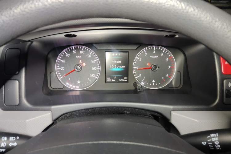 Used Foton Scenic G7 2024 Commercial Version 2.4L Gasoline Automatic Transmission Short Wheelbase Low Roof Open-Window Design 10-Seater Instrument Cluster