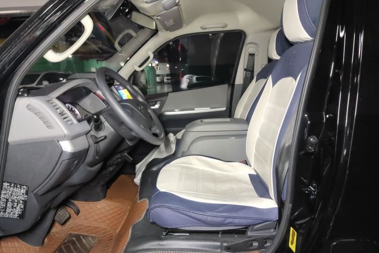 Used Foton Scenic G7 2024 Commercial Version 2.4L Gasoline Automatic Transmission Short Wheelbase Low Roof Open-Window Design 10-Seater Left Front Seat