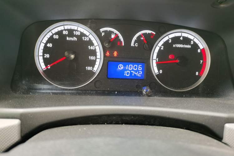 Used Foton Scenic G7 2024 Commercial Version 2.4L Gasoline Manual Transmission Short Wheelbase High Roof Open-Window Design 6-Seater Odometer Close Up