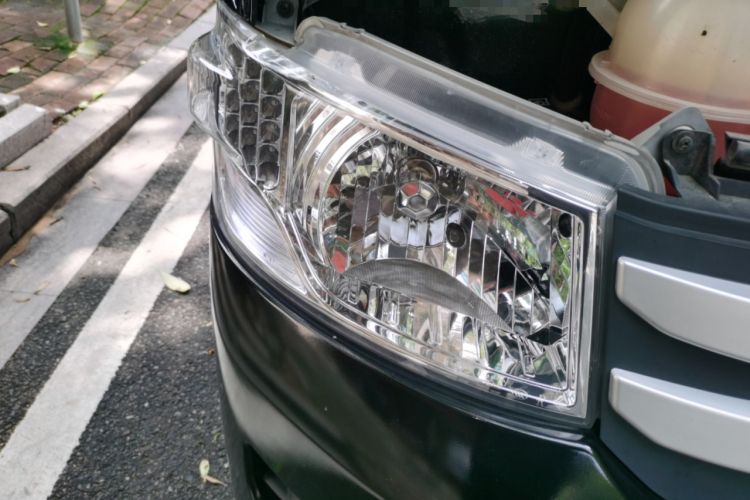 Used Foton Scenic G7 2024 Commercial Version 2.4L Gasoline Manual Transmission Short Wheelbase High Roof Open-Window Design 6-Seater Right Front Headlight
