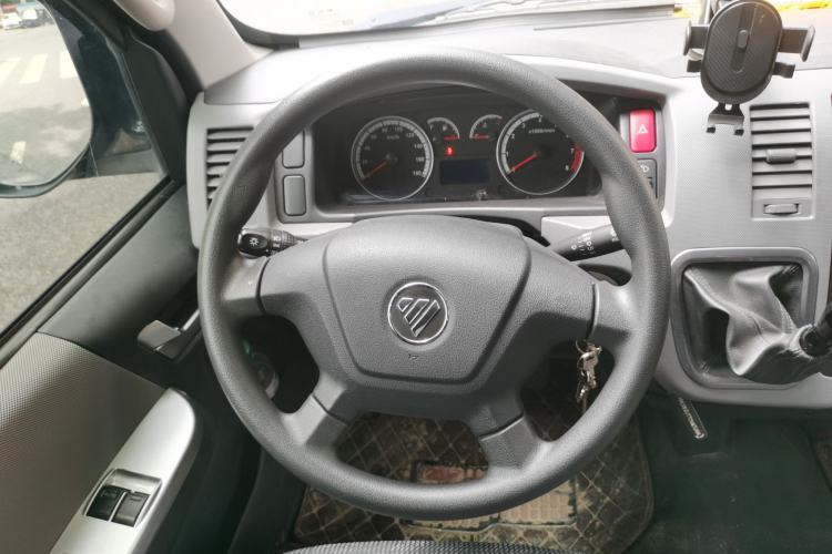 Used Foton Scenic G7 2024 Commercial Version 2.4L Gasoline Manual Transmission Short Wheelbase High Roof Open-Window Design 6-Seater Steering Wheel