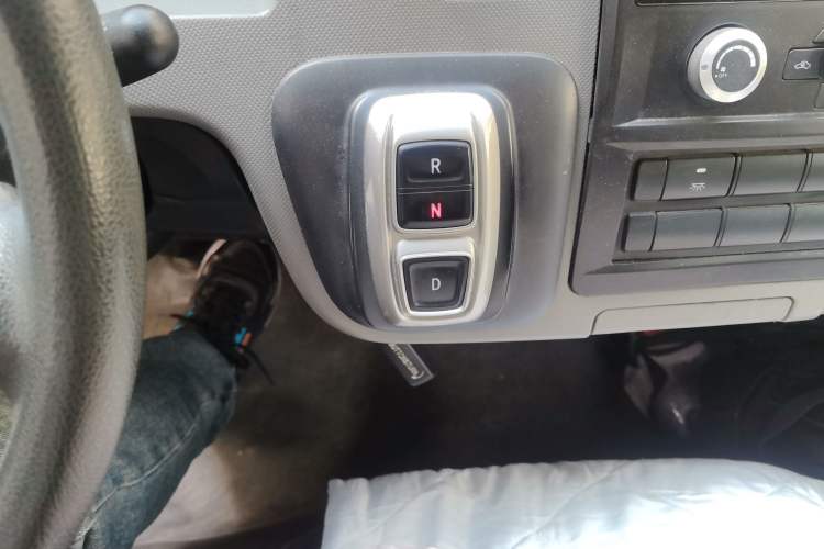 Used Foton Scenic G7 New Energy 2021 Zhilan Cargo Version High-Roof Model Gear Lever