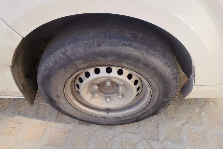 Used Foton Scenic G7 New Energy 2021 Zhilan Cargo Version High-Roof Model Right Front Wheel Hub
