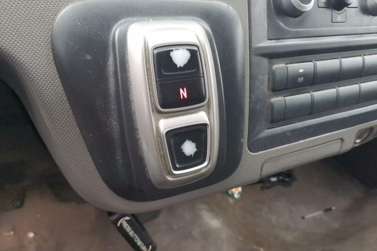 Used Foton Scenic G7 New Energy 2022 Van Long Wheelbase Low Roof 2 Seats with CATL 50.23 kWh Battery Gear Lever
