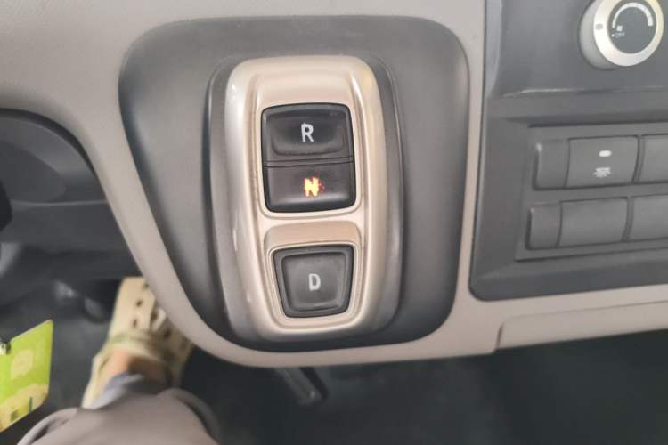 Used Foton Scenic G7 New Energy 2022 Van Long Wheelbase High Roof 2 Seats CATL 50.23 kWh Gear Lever