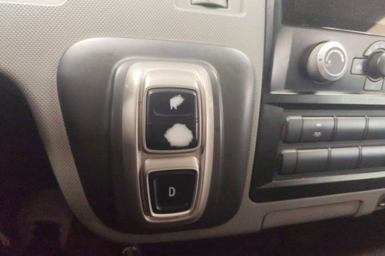 Used Foton Scenic G7 New Energy 2022 Van Long Wheelbase Low Roof 2 Seats with CATL 50.23 kWh Battery Gear Lever