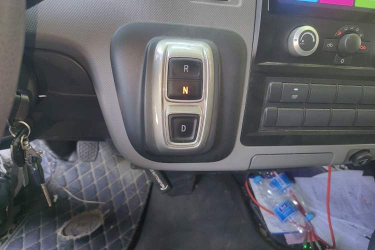 Used Foton Scenic G7 New Energy 2022 Van Long Wheelbase High Roof 5-Seater Equipped with CATL 50.23 kWh Battery Gear Lever
