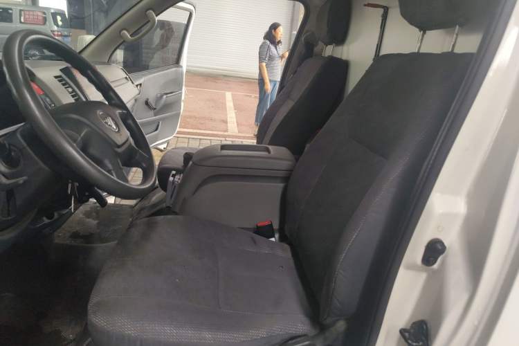 Used Foton Scenic G7 New Energy 2022 Van Long Wheelbase Low Roof 2 Seats with CATL 50.23 kWh Battery Left Front Seat