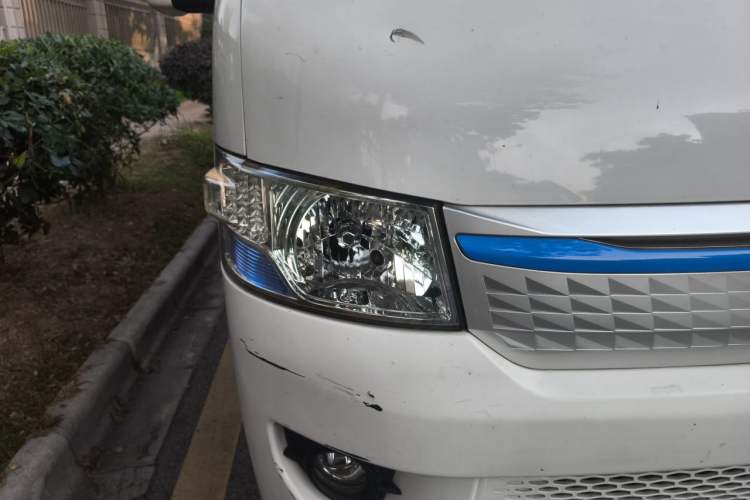 Used Foton Scenic G7 New Energy 2022 Van Long Wheelbase Low Roof 2 Seats with CATL 50.23 kWh Battery Right Front Headlight