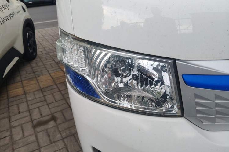 Used Foton Scenic G7 New Energy 2022 Van Long Wheelbase High Roof 2 Seats CATL 50.23 kWh Right Front Headlight