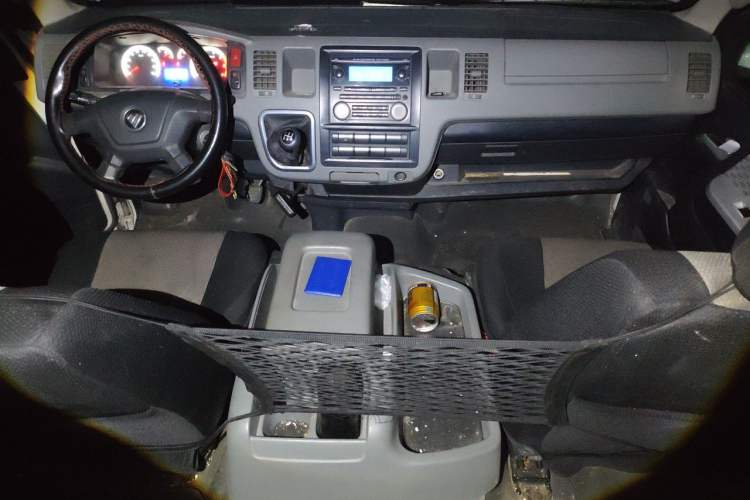 Used Foton Scenic G9 2016 2.4L Commercial Version Long Wheelbase 4G69 Center Console