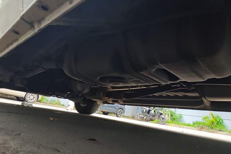 Used Foton Scenic G9 2016 2.4L Commercial Version Long Wheelbase 4G69 Chassis Rear Left