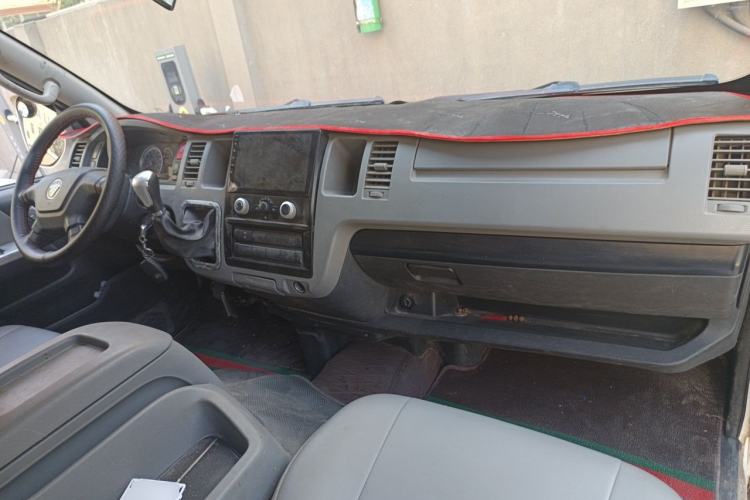 Used Foton Scenic G9 2017 2.4L Gasoline Cargo Van Commercial Version Long Wheelbase Model 4G69 Center Console