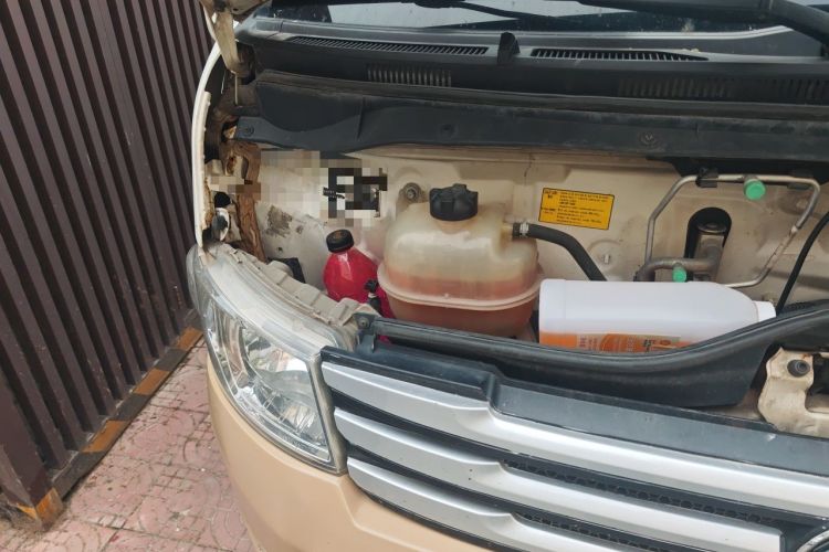 Used Foton Scenic G9 2017 2.4L Gasoline Cargo Van Commercial Version Long Wheelbase Model 4G69 Engine Bay Right