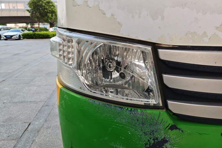 Used Foton Scenic G9 2017 2.8T Diesel Cargo Van Commercial Version Long Wheelbase 4JB1T Right Front Headlight