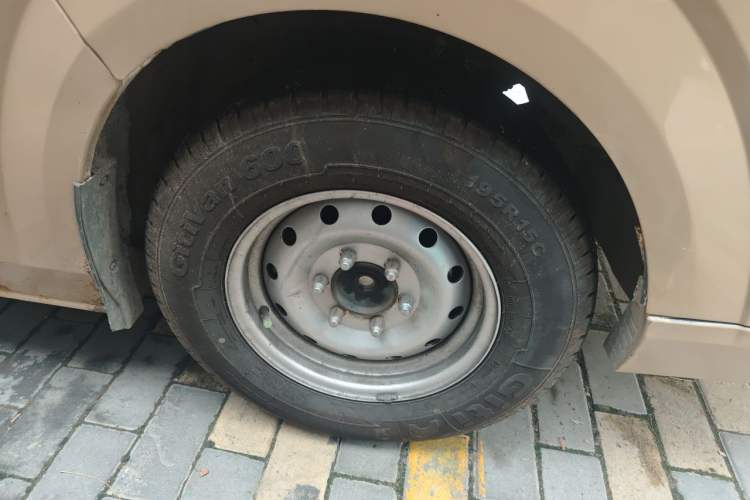 Used Foton Scenic G9 2017 2.4L Gasoline Cargo Van Commercial Version Long Wheelbase Model 4G69 Right Front Wheel Hub