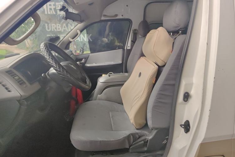 Used Foton Scenic G9 2017 2.8T Diesel Commercial Version Long Wheelbase 6-Seater 4JB1T Left Front Seat