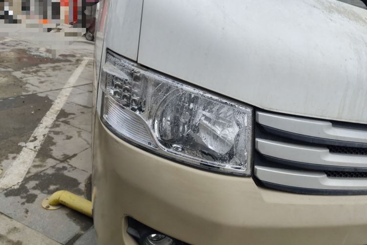 Used Foton Scenic G9 2017 2.4L Gasoline Commercial Version Long Wheelbase 6-Seater 4G69 Right Front Headlight