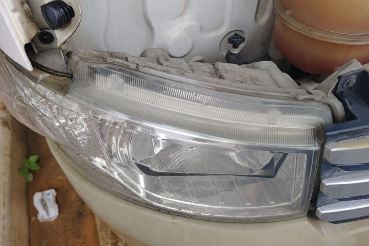 Used Foton Scenic G9 2017 2.8T Diesel Commercial Version Long Wheelbase 6-Seater 4JB1T Right Front Headlight