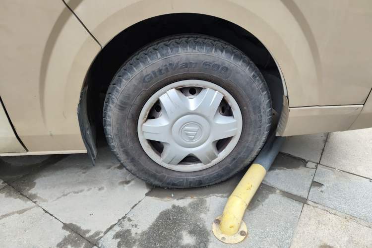 Used Foton Scenic G9 2017 2.4L Gasoline Commercial Version Long Wheelbase 6-Seater 4G69 Right Front Wheel Hub