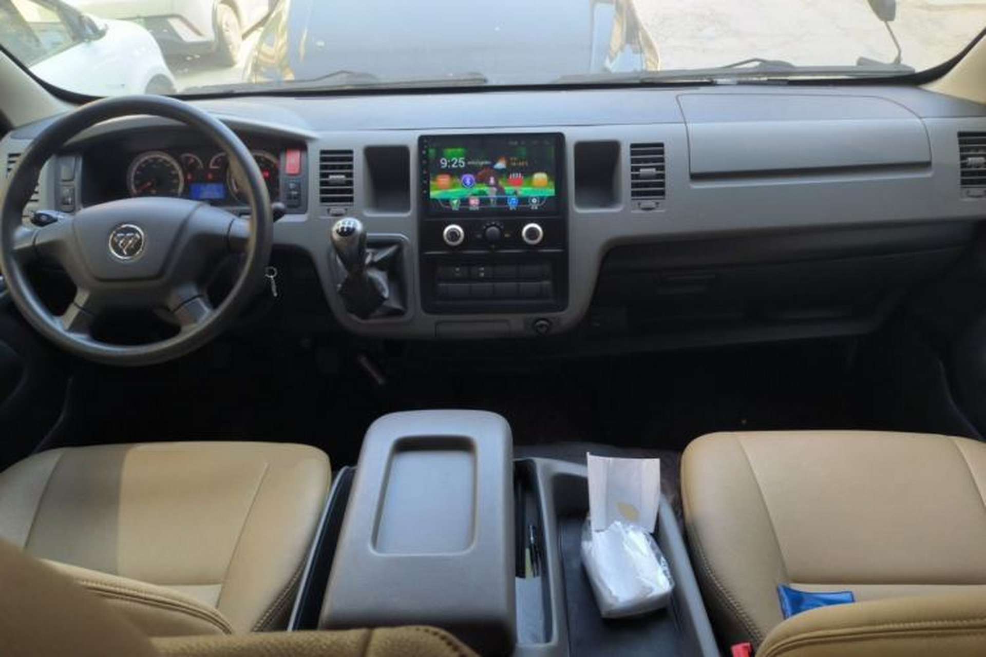 Used Foton Scenic G9 2019 2.4L Commercial Version Long Wheelbase High-Roof 9-Seater Multi-Purpose Passenger Vehicle 4G69S4M Center Console