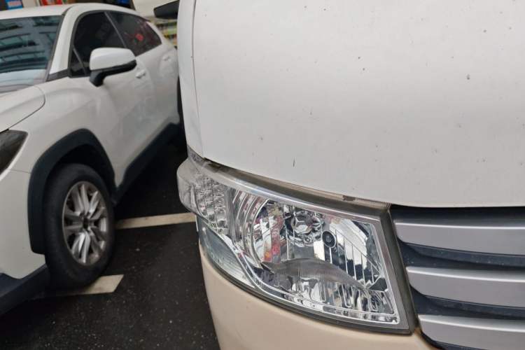 Used Foton Scenic G9 2020 2.4L Commercial Version Long Wheelbase High-Roof 9-Seater Business Vehicle China VI Emission Standard Model 4K22D4M Right Front Headlight