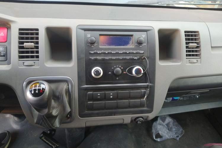 Used Foton Scenic G9 2020 2.4L Commercial Version Long Wheelbase High-Roof 9-Seater Business Vehicle China VI Emission Standard Model 4K22D4M Audio And AC Panel