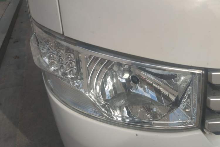 Used Foton Scenic G9 2020 2.8T Diesel Commercial Version Long Wheelbase High Roof 2-Seater Van 4J28TC3 Right Front Headlight