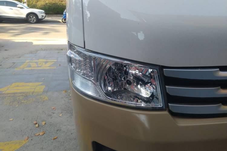 Used Foton Scenic G9 2020 2.4L Commercial Version Long Wheelbase High-Roof 9-Seater Business Vehicle China VI Emission Standard Model 4K22D4M Right Front Headlight